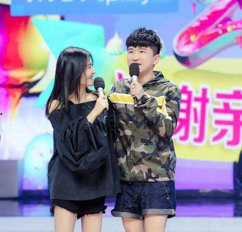 娱乐圈吃瓜背景板图高清,高清背景图下的八卦盛宴  第3张